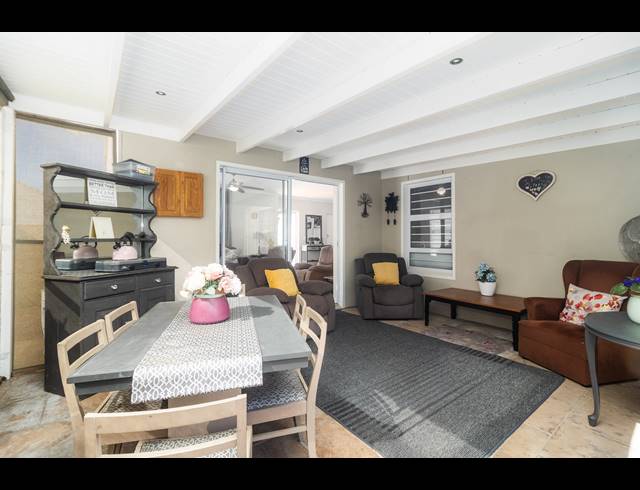 3 BEDROOM FREESTANDING TO LET IN SUNNINGDALE